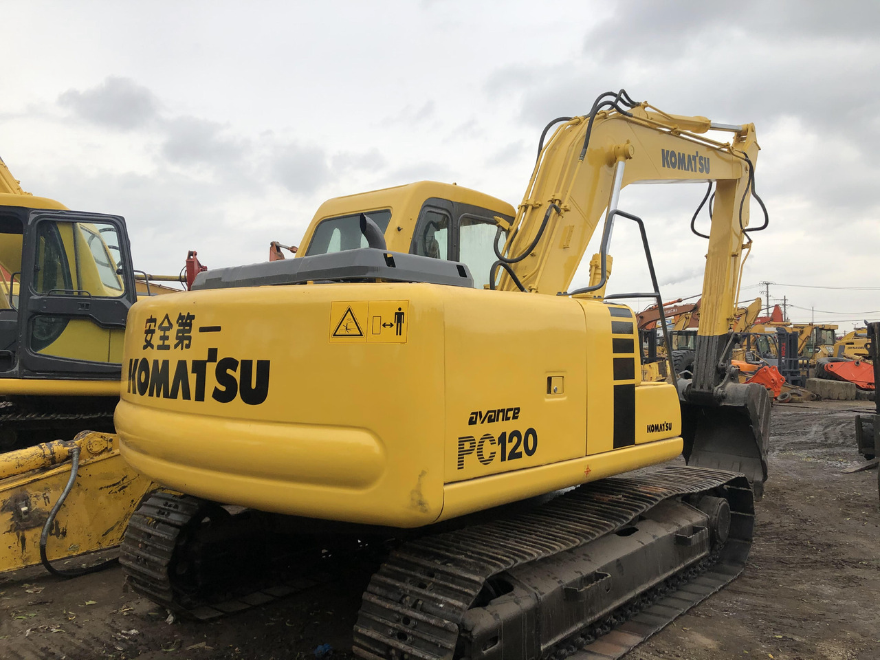 KOMATSU PC120-6 - Pásové rýpadlo: obrázok 3 KOMATSU PC120-6 - Pásové rýpadlo: obrázok 3