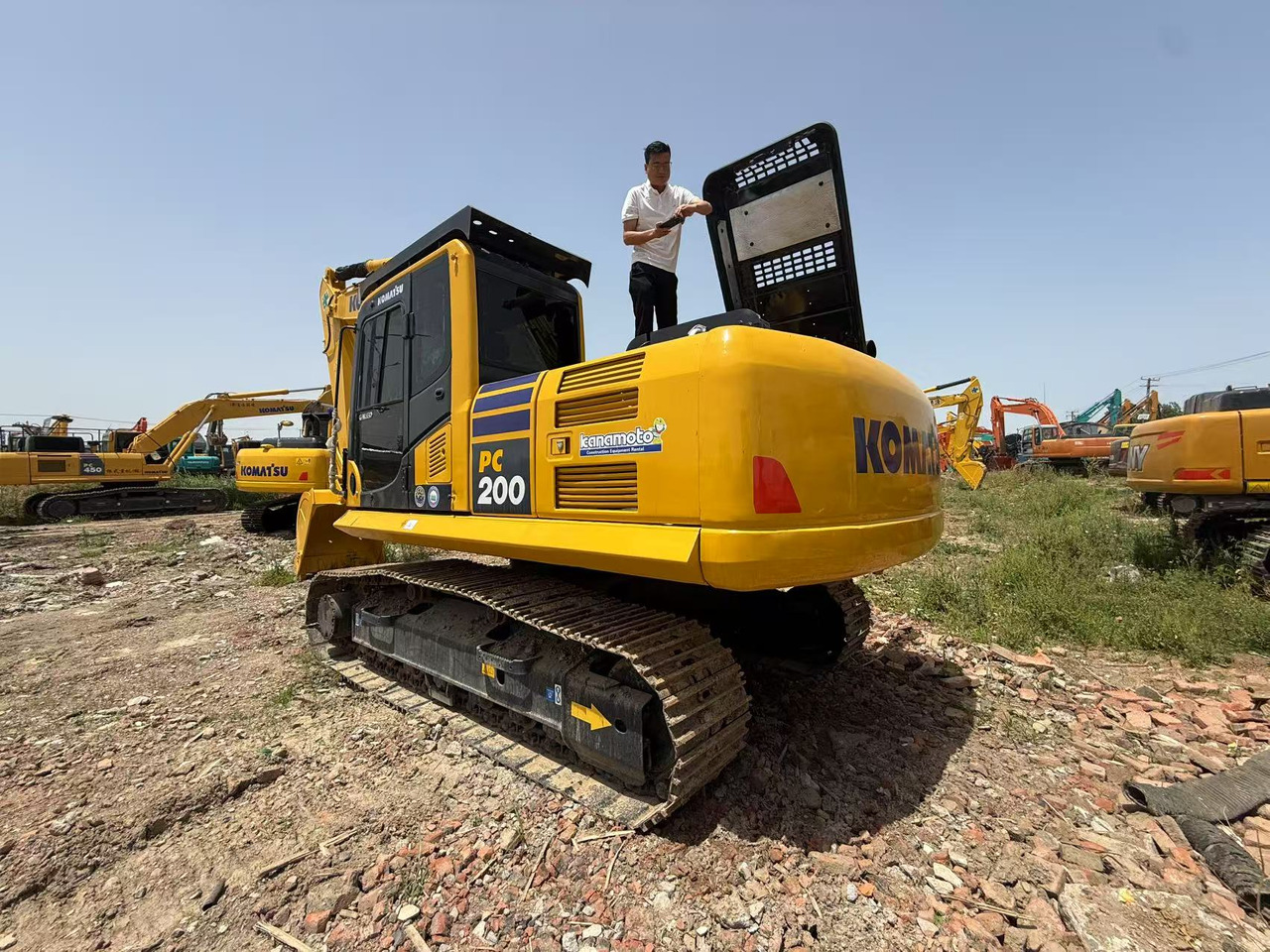 KOMATSU PC200-8 - Pásové rýpadlo: obrázok 4 KOMATSU PC200-8 - Pásové rýpadlo: obrázok 4