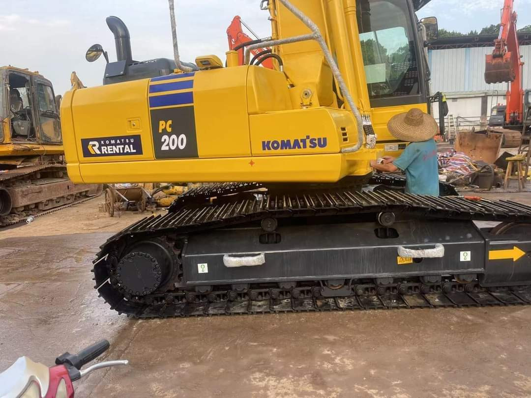 KOMATSU PC200-8 - Pásové rýpadlo: obrázok 4 KOMATSU PC200-8 - Pásové rýpadlo: obrázok 4