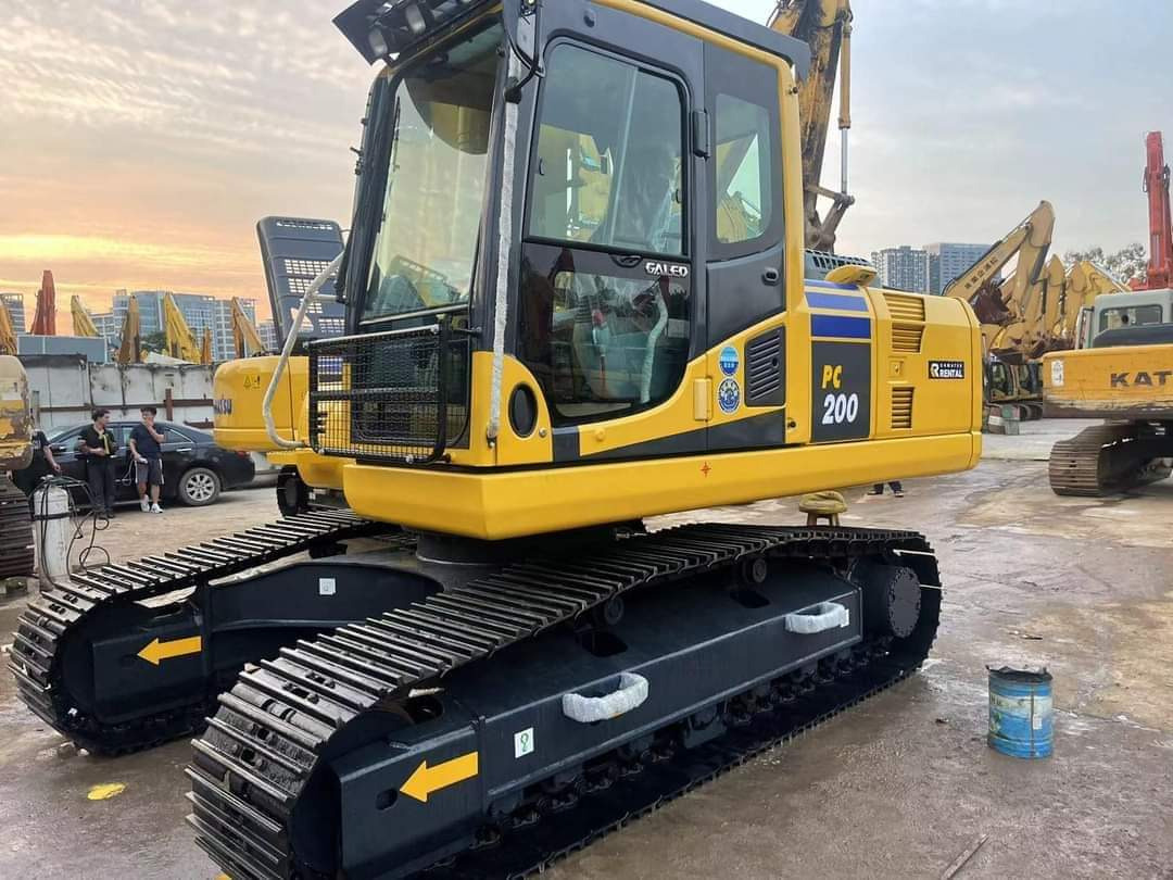 KOMATSU PC200-8 - Pásové rýpadlo: obrázok 3 KOMATSU PC200-8 - Pásové rýpadlo: obrázok 3