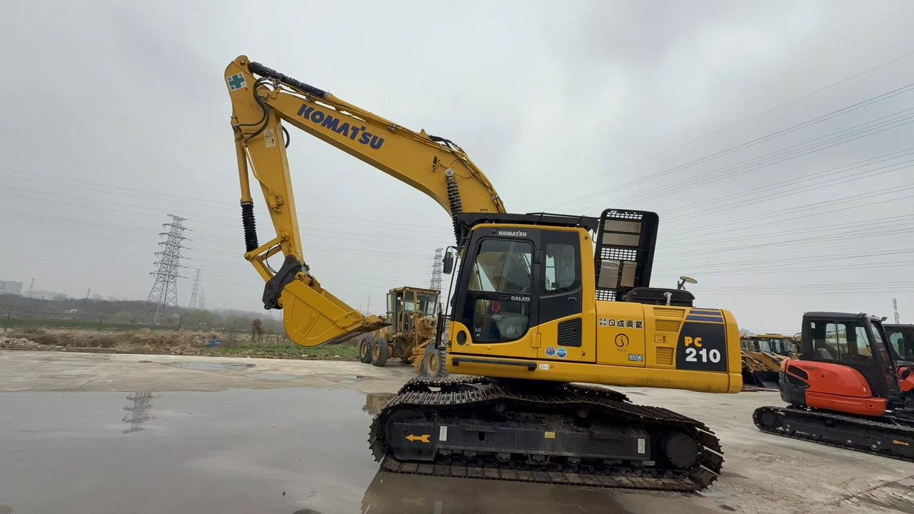 KOMATSU PC210-8 - Pásové rýpadlo: obrázok 4 KOMATSU PC210-8 - Pásové rýpadlo: obrázok 4