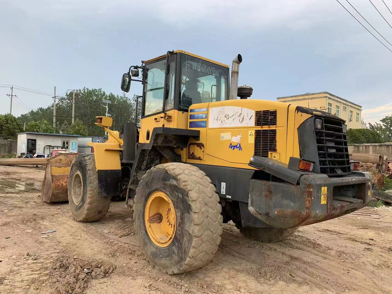 KOMATSU WA320-5 - Kolesový nakladač: obrázok 1 KOMATSU WA320-5 - Kolesový nakladač: obrázok 1