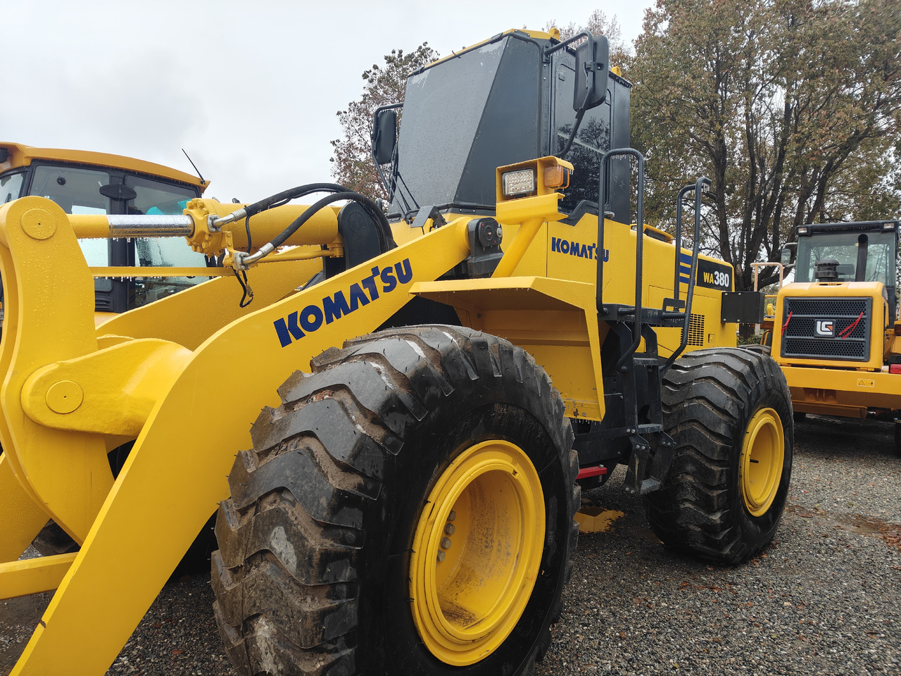 KOMATSU WA380-3 - Kolesový nakladač: obrázok 4 KOMATSU WA380-3 - Kolesový nakladač: obrázok 4