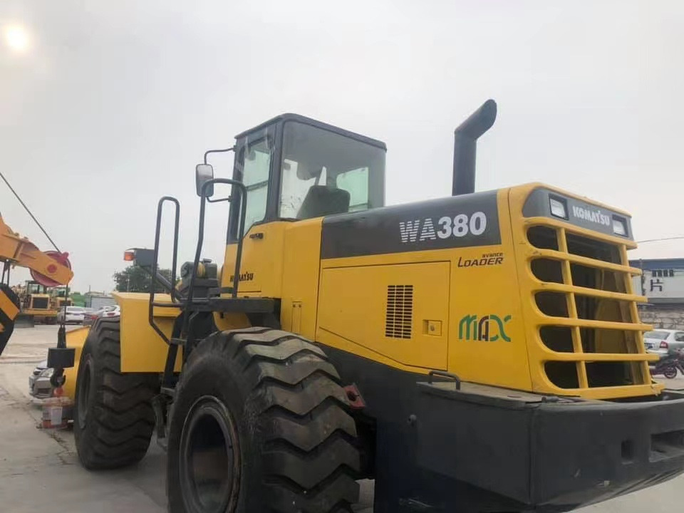 KOMATSU WA380-3 - Kolesový nakladač: obrázok 2 KOMATSU WA380-3 - Kolesový nakladač: obrázok 2