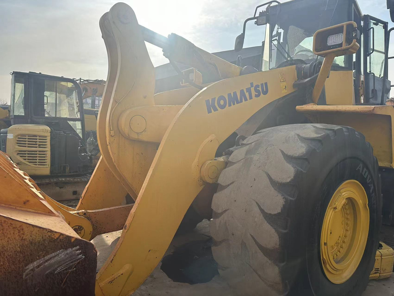 KOMATSU WA500-3 - Kolesový nakladač: obrázok 2 KOMATSU WA500-3 - Kolesový nakladač: obrázok 2