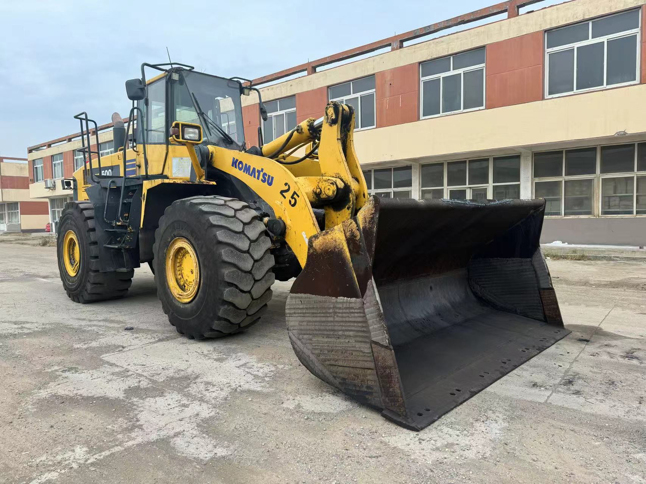 KOMATSU WA500-6 - Kolesový nakladač: obrázok 5 KOMATSU WA500-6 - Kolesový nakladač: obrázok 5