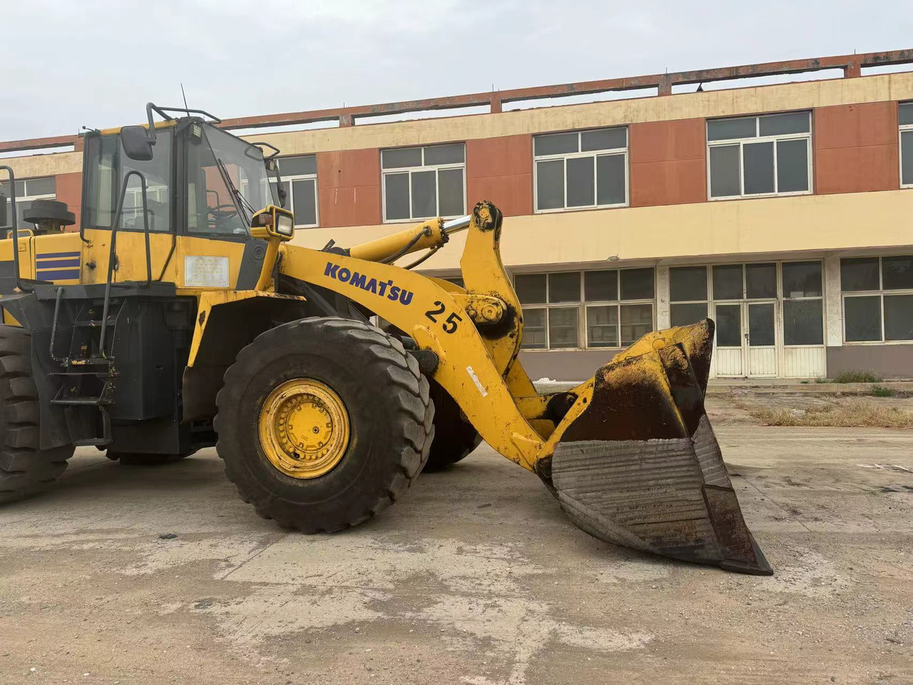 KOMATSU WA500-6 - Kolesový nakladač: obrázok 3 KOMATSU WA500-6 - Kolesový nakladač: obrázok 3