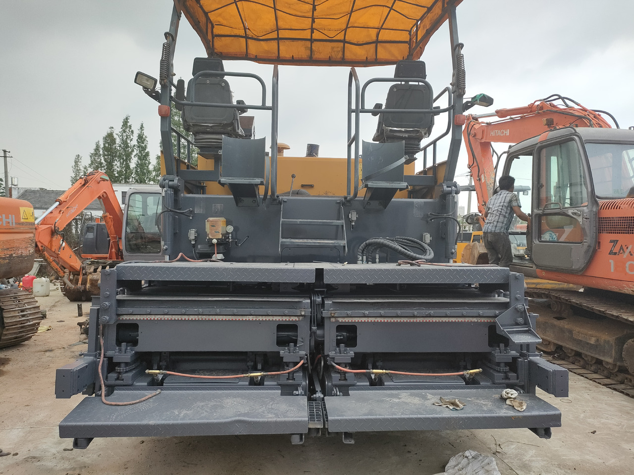 XCMG RP602L - Finišer: obrázok 3 XCMG RP602L - Finišer: obrázok 3