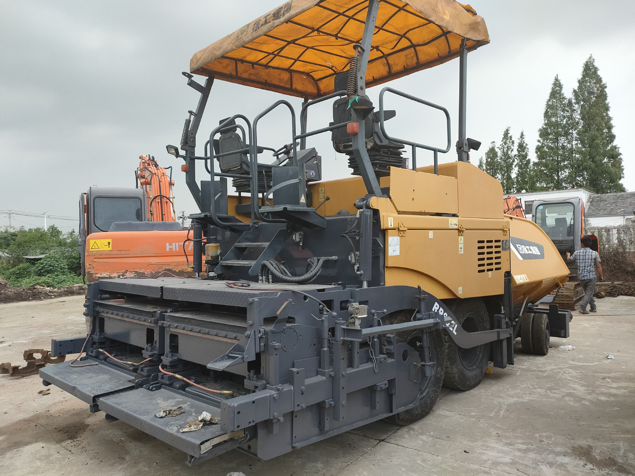 XCMG RP602L - Finišer: obrázok 4 XCMG RP602L - Finišer: obrázok 4
