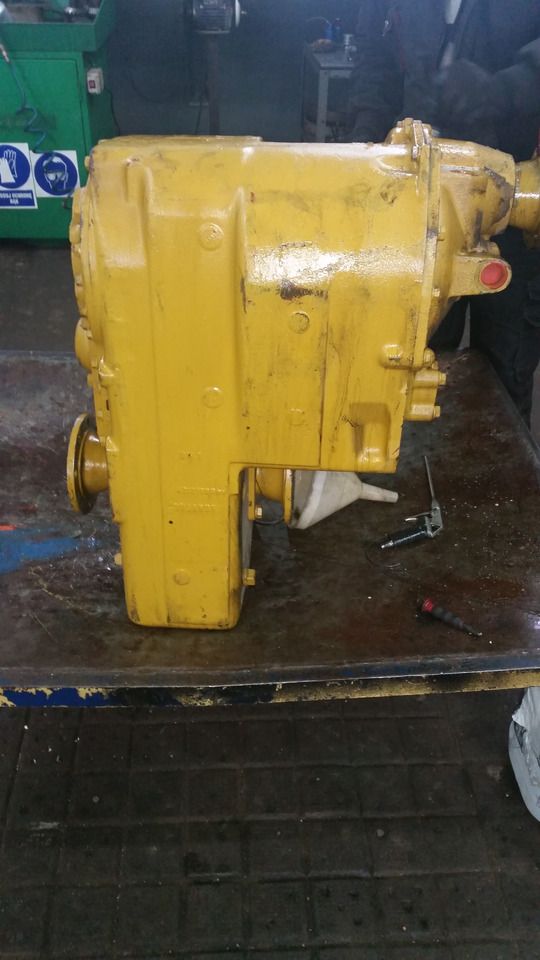 Skrzynia biegów Clark R28000 do Clark R24000, R28000, R32000, R34000, R36000 - Prevodovka pre Stavebné stroje: obrázok 1 Skrzynia biegów Clark R28000 do Clark R24000, R28000, R32000, R34000, R36000 - Prevodovka pre Stavebné stroje: obrázok 1