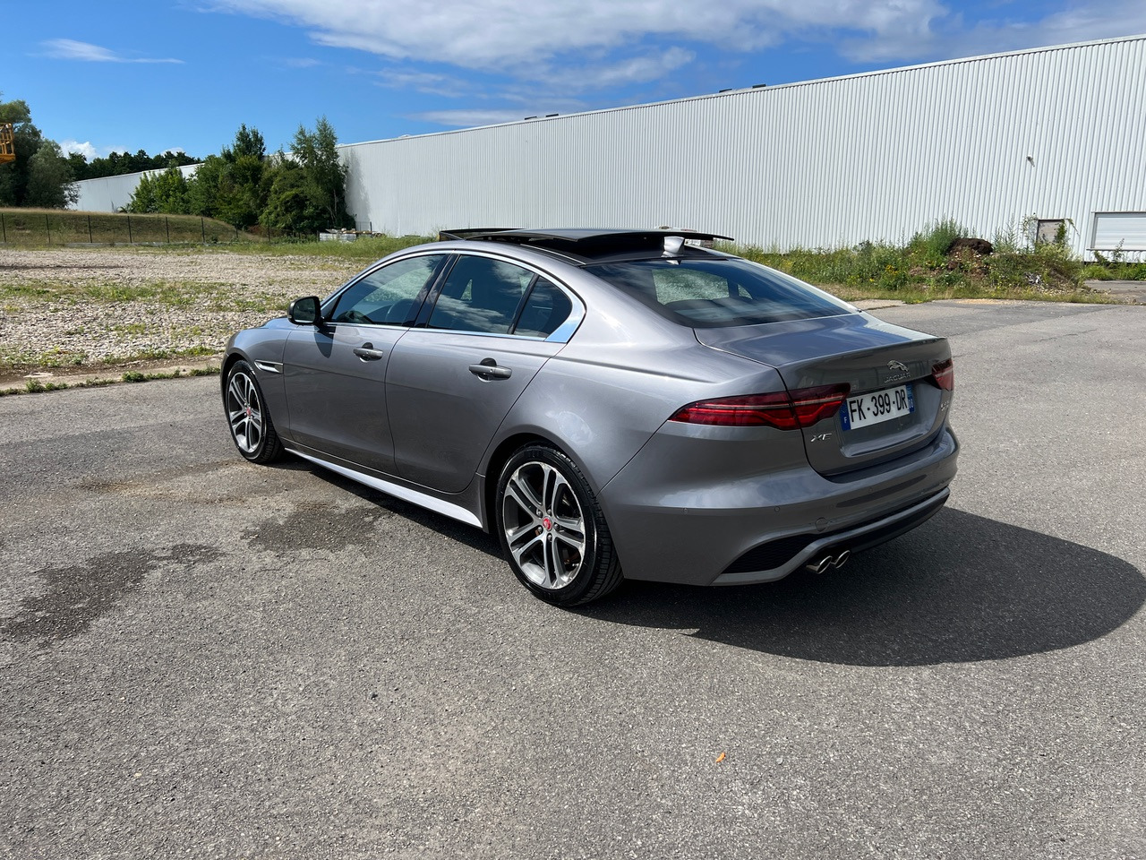 JAGUAR XE 20MY SE R-DYN. 2.0L D 180 BVA8 Cockpit PANO - Sedan: obrázok 5 JAGUAR XE 20MY SE R-DYN. 2.0L D 180 BVA8 Cockpit PANO - Sedan: obrázok 5