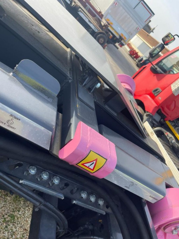 BLOCCAGGIO POSTERIORE ESTERNO - Karoséria a exteriér pre Nákladné auto: obrázok 2 BLOCCAGGIO POSTERIORE ESTERNO - Karoséria a exteriér pre Nákladné auto: obrázok 2