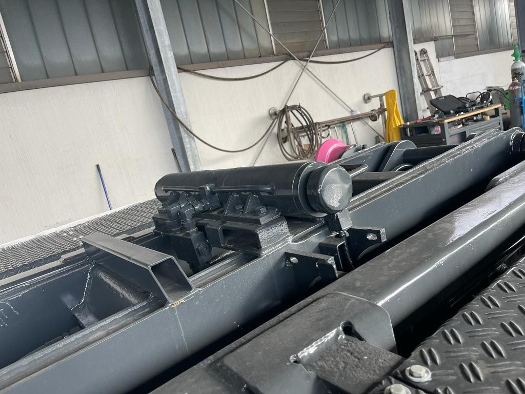 BLOCCAGGIO POSTERIORE INTERNO CON 2 PISTONI - Karoséria a exteriér pre Nákladné auto: obrázok 4 BLOCCAGGIO POSTERIORE INTERNO CON 2 PISTONI - Karoséria a exteriér pre Nákladné auto: obrázok 4