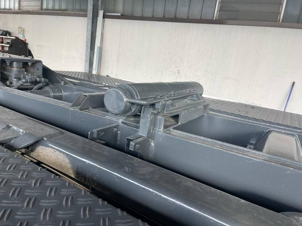 BLOCCAGGIO POSTERIORE INTERNO CON 2 PISTONI - Karoséria a exteriér pre Nákladné auto: obrázok 2 BLOCCAGGIO POSTERIORE INTERNO CON 2 PISTONI - Karoséria a exteriér pre Nákladné auto: obrázok 2