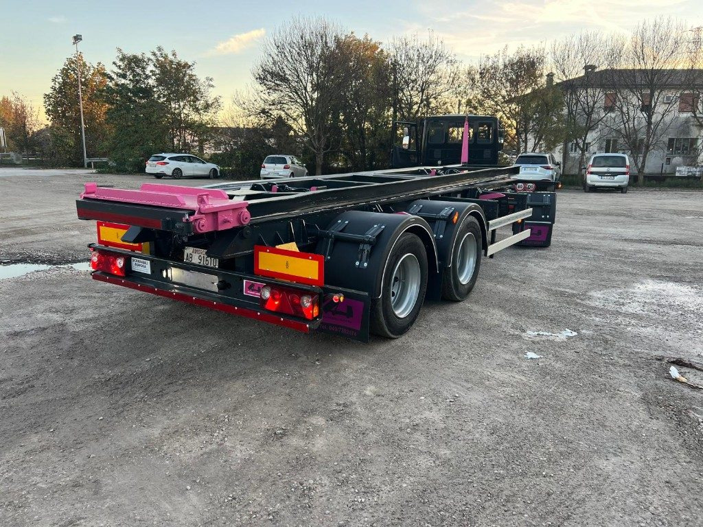 CARDI RIMORCHIO CARDI SCARRABILE RIBALTABILE - Hákový/ Ramenový nosič přívěs: obrázok 1 CARDI RIMORCHIO CARDI SCARRABILE RIBALTABILE - Hákový/ Ramenový nosič přívěs: obrázok 1