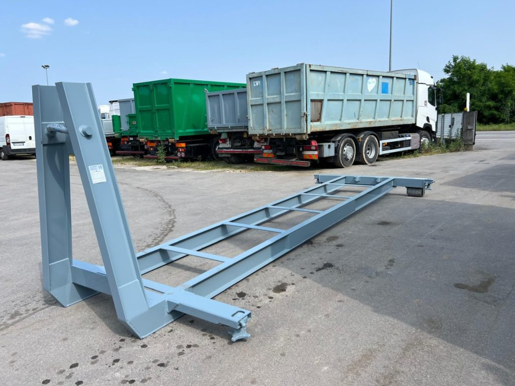 CULLA SCARRABILE NUOVA TWIST LOCK PER CASSE MARITT - Kontajner abroll: obrázok 1 CULLA SCARRABILE NUOVA TWIST LOCK PER CASSE MARITT - Kontajner abroll: obrázok 1