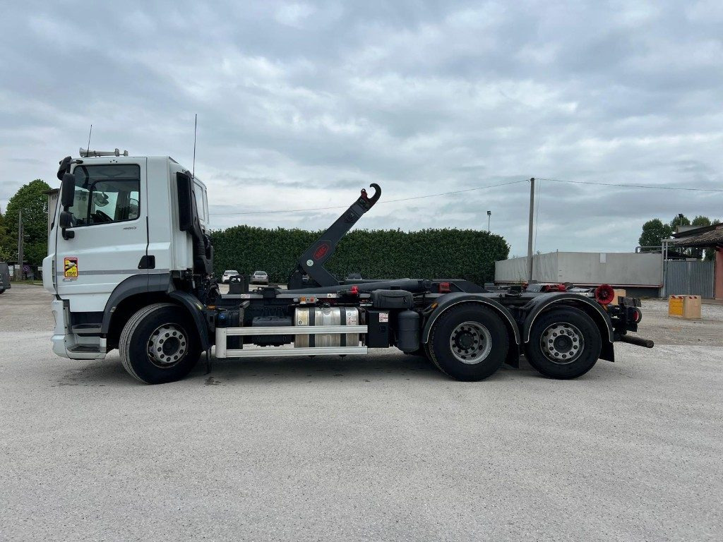 DAF CF480 SCARRABILE - Hákový nosič kontajnerov: obrázok 2 DAF CF480 SCARRABILE - Hákový nosič kontajnerov: obrázok 2