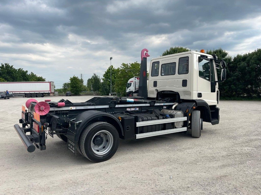 IVECO EUROCARGO 120E22 SCARRABILE - Hákový nosič kontajnerov: obrázok 5 IVECO EUROCARGO 120E22 SCARRABILE - Hákový nosič kontajnerov: obrázok 5