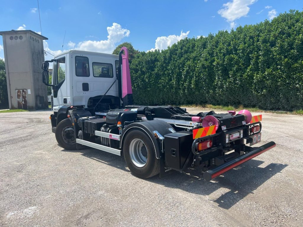 IVECO EUROCARGO 160E25 SCARRABILE - Hákový nosič kontajnerov: obrázok 3 IVECO EUROCARGO 160E25 SCARRABILE - Hákový nosič kontajnerov: obrázok 3