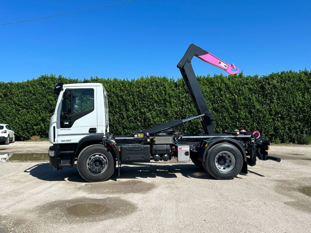 IVECO EUROCARGO 180E32K NUOVO SCARRABILE - Hákový nosič kontajnerov: obrázok 3 IVECO EUROCARGO 180E32K NUOVO SCARRABILE - Hákový nosič kontajnerov: obrázok 3