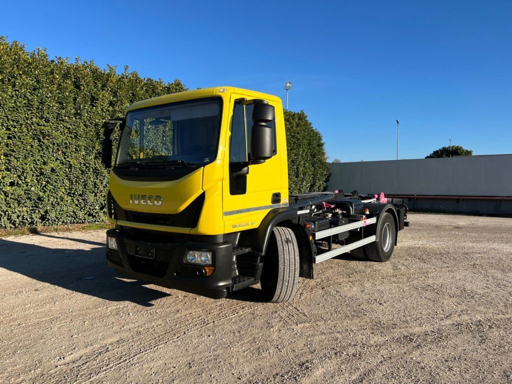 IVECO EUROCARGO 180EL28 SCARRABILE - Hákový nosič kontajnerov: obrázok 2 IVECO EUROCARGO 180EL28 SCARRABILE - Hákový nosič kontajnerov: obrázok 2