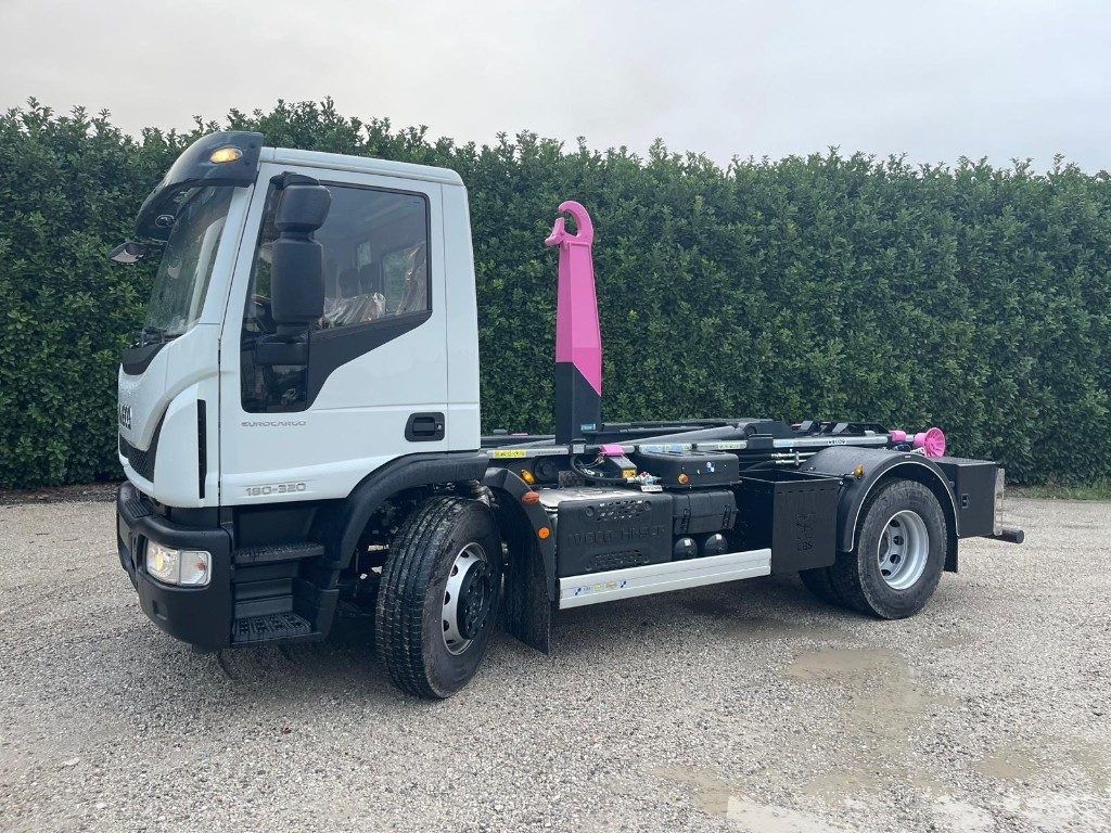IVECO EUROCARGO 180K32 SCARRABILE NUOVO - Hákový nosič kontajnerov: obrázok 2 IVECO EUROCARGO 180K32 SCARRABILE NUOVO - Hákový nosič kontajnerov: obrázok 2