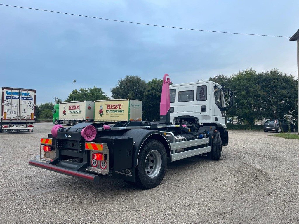 IVECO EUROCARGO 180K32 SCARRABILE NUOVO - Hákový nosič kontajnerov: obrázok 4 IVECO EUROCARGO 180K32 SCARRABILE NUOVO - Hákový nosič kontajnerov: obrázok 4