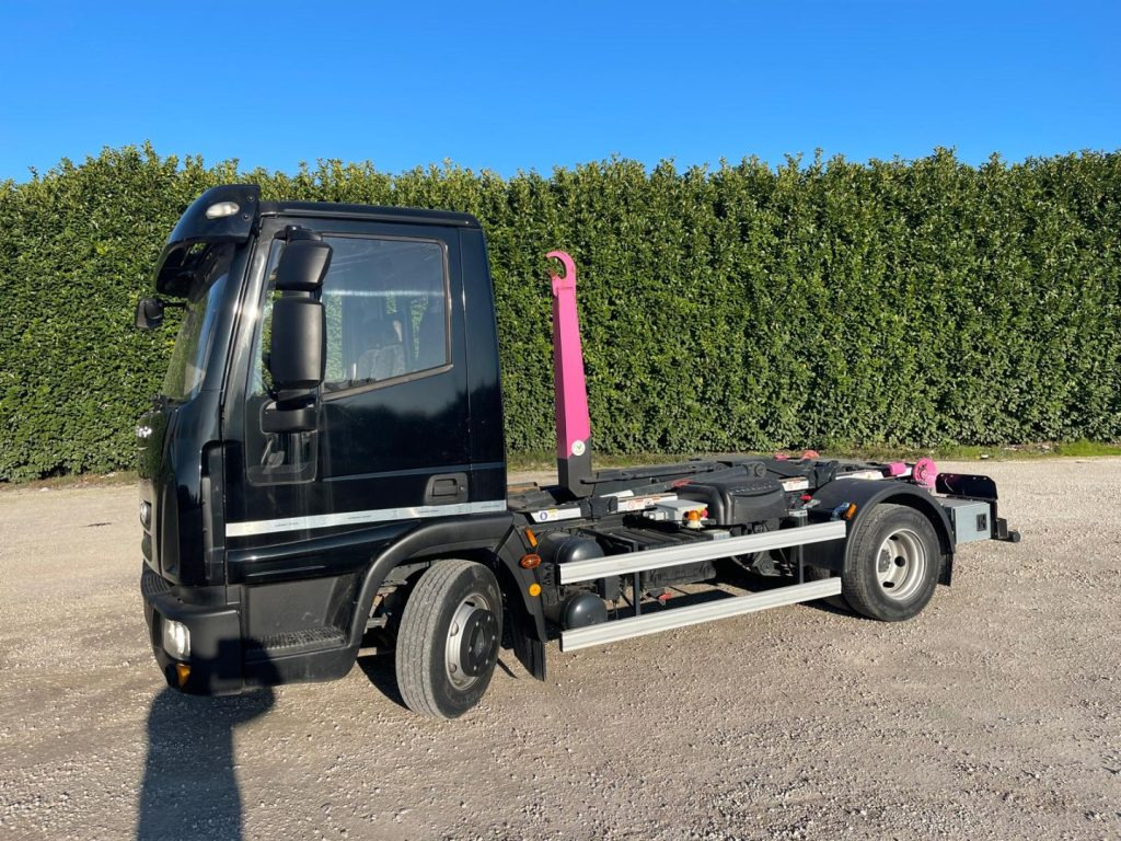 IVECO EUROCARGO 75E18 CON SCARRABILE NUOVO - Hákový nosič kontajnerov: obrázok 3 IVECO EUROCARGO 75E18 CON SCARRABILE NUOVO - Hákový nosič kontajnerov: obrázok 3