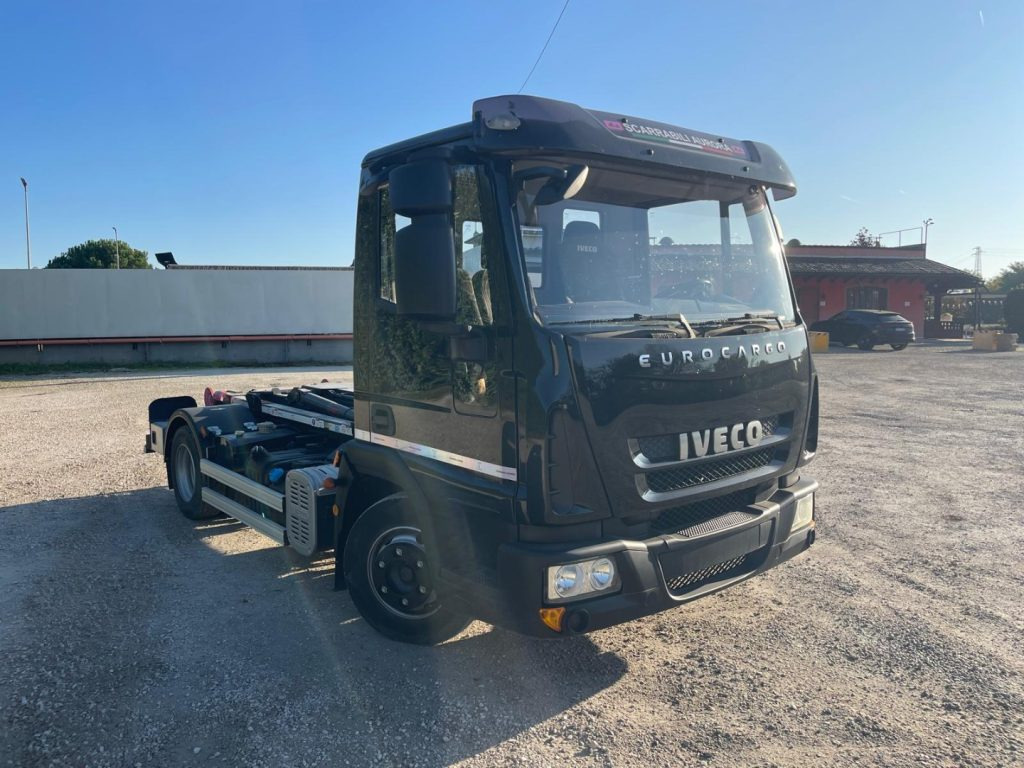 IVECO EUROCARGO 75E18 CON SCARRABILE NUOVO - Hákový nosič kontajnerov: obrázok 1 IVECO EUROCARGO 75E18 CON SCARRABILE NUOVO - Hákový nosič kontajnerov: obrázok 1
