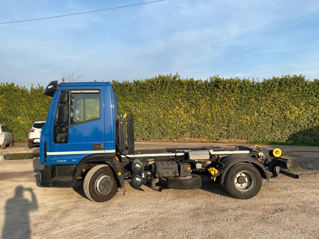 IVECO EUROCARGO 75E18 SCARRABILE - Hákový nosič kontajnerov: obrázok 3 IVECO EUROCARGO 75E18 SCARRABILE - Hákový nosič kontajnerov: obrázok 3