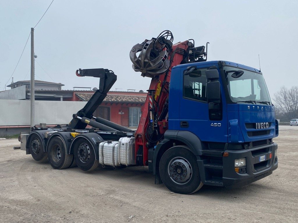 IVECO STRALIS 260.450 SCARRABILE CON GRU - Hákový nosič kontajnerov, Auto s hydraulickou rukou: obrázok 1 IVECO STRALIS 260.450 SCARRABILE CON GRU - Hákový nosič kontajnerov, Auto s hydraulickou rukou: obrázok 1