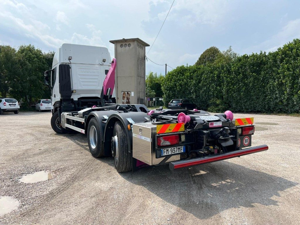 IVECO STRALIS 510 SCARRABILE - Hákový nosič kontajnerov: obrázok 5 IVECO STRALIS 510 SCARRABILE - Hákový nosič kontajnerov: obrázok 5