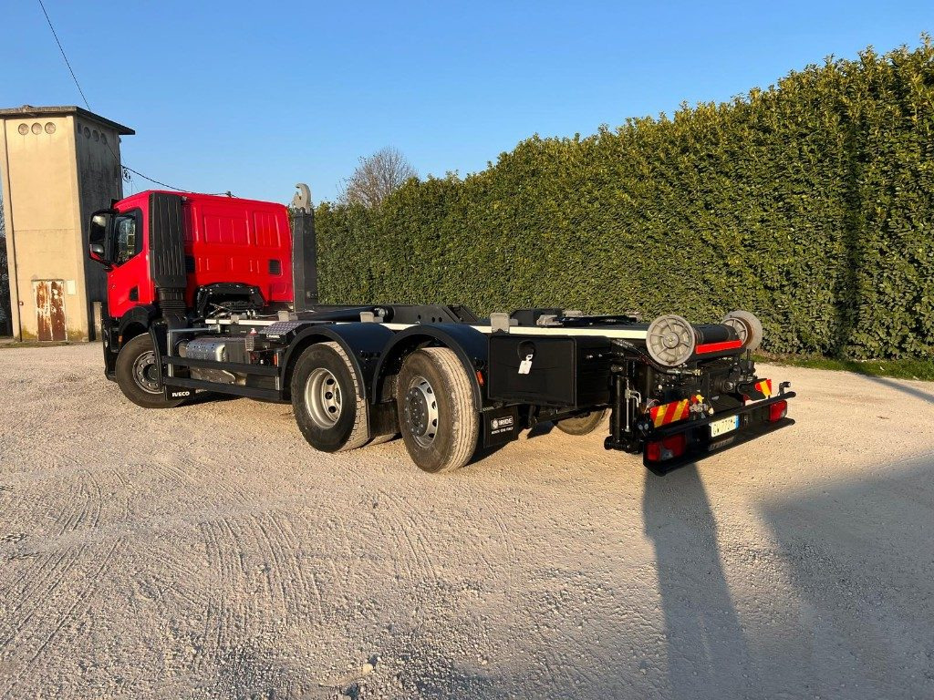 IVECO X-WAY AD260 NUOVO TARGATO SCARRABILE - Hákový nosič kontajnerov: obrázok 3 IVECO X-WAY AD260 NUOVO TARGATO SCARRABILE - Hákový nosič kontajnerov: obrázok 3