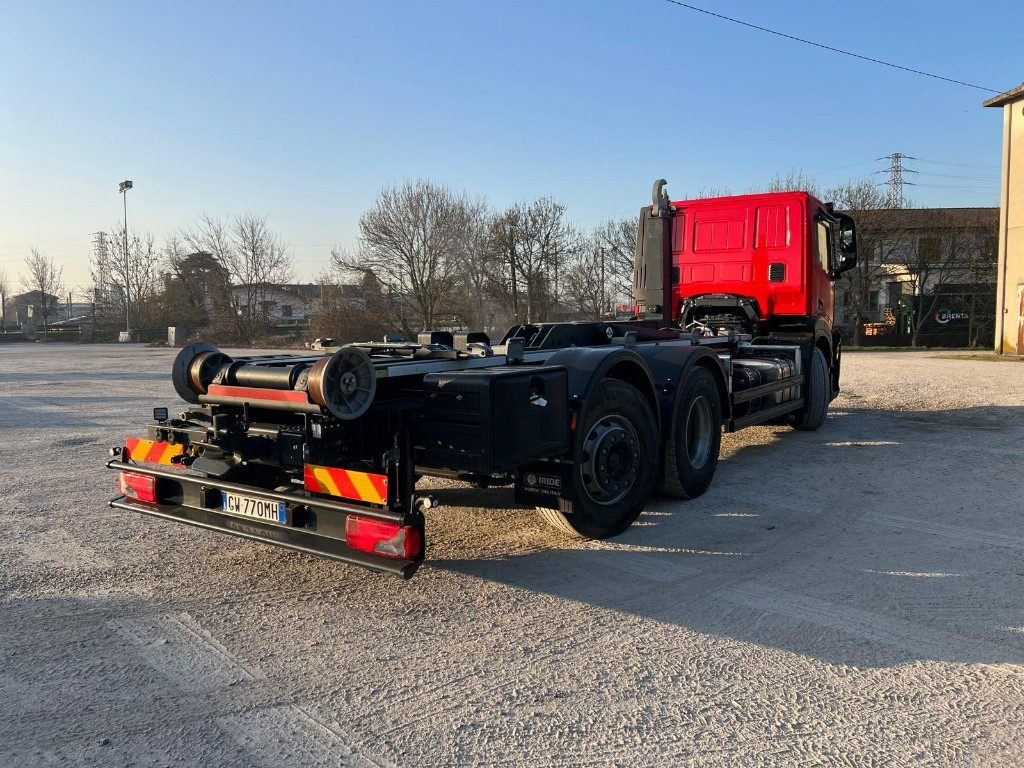 IVECO X-WAY AD260 NUOVO TARGATO SCARRABILE - Hákový nosič kontajnerov: obrázok 4 IVECO X-WAY AD260 NUOVO TARGATO SCARRABILE - Hákový nosič kontajnerov: obrázok 4