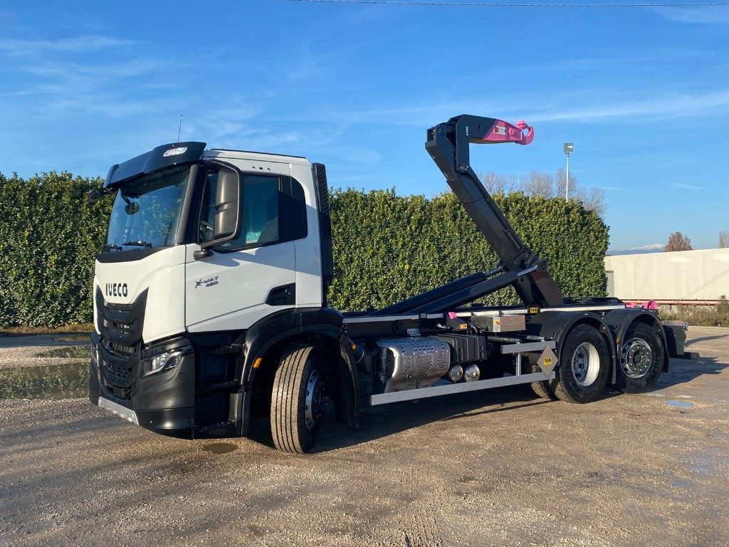 IVECO X-WAY AD280X48 NUOVO SCARRABILE PASSO 4500 - Hákový nosič kontajnerov: obrázok 1 IVECO X-WAY AD280X48 NUOVO SCARRABILE PASSO 4500 - Hákový nosič kontajnerov: obrázok 1