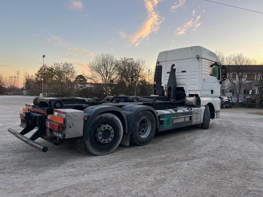MAN TGX 26.480 USATO SCARRABILE - Hákový nosič kontajnerov: obrázok 2 MAN TGX 26.480 USATO SCARRABILE - Hákový nosič kontajnerov: obrázok 2
