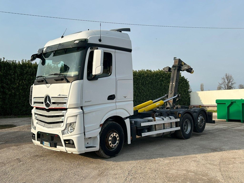 MERCEDES ACTROS 25.51 SCARRABILE - Hákový nosič kontajnerov: obrázok 1 MERCEDES ACTROS 25.51 SCARRABILE - Hákový nosič kontajnerov: obrázok 1