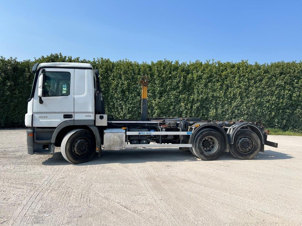 MERCEDES-BENZ MERCEDES ACTROS 25.41 SCARRABILE - Hákový nosič kontajnerov: obrázok 3 MERCEDES-BENZ MERCEDES ACTROS 25.41 SCARRABILE - Hákový nosič kontajnerov: obrázok 3