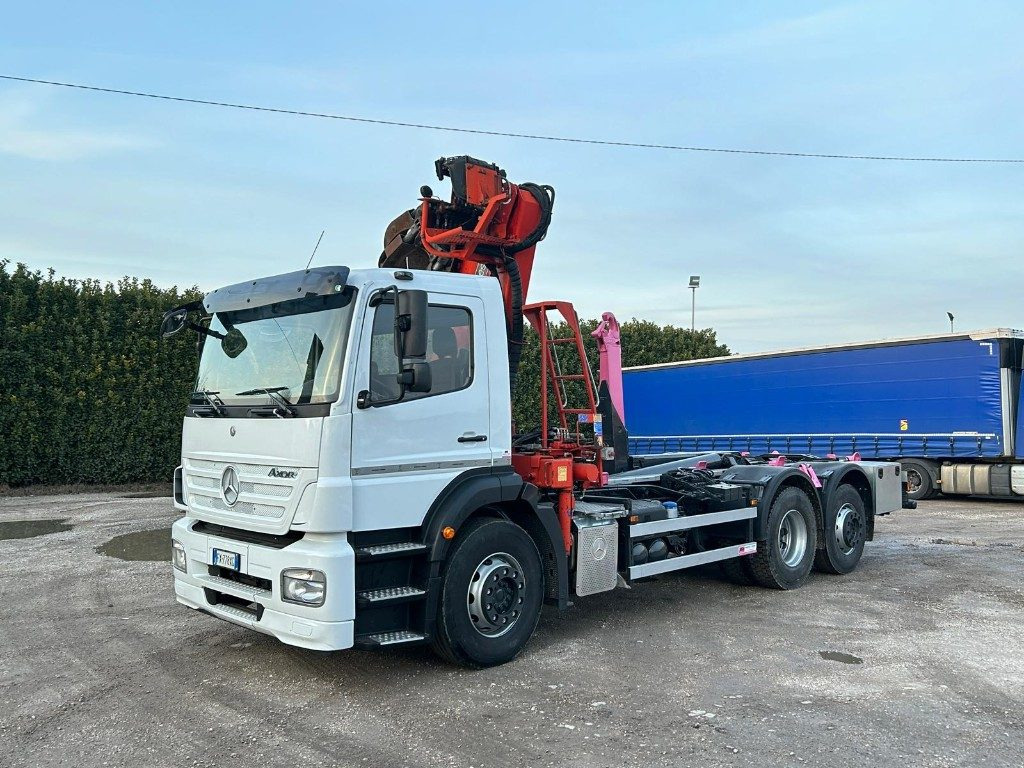MERCEDES-BENZ MERCEDES AXOR 2533 SCARRABILE CON GRU E POLIPO - Hákový nosič kontajnerov: obrázok 2 MERCEDES-BENZ MERCEDES AXOR 2533 SCARRABILE CON GRU E POLIPO - Hákový nosič kontajnerov: obrázok 2