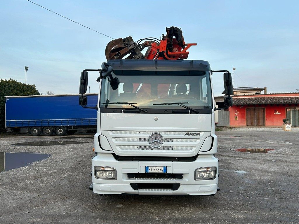 MERCEDES-BENZ MERCEDES AXOR 2533 SCARRABILE CON GRU E POLIPO - Hákový nosič kontajnerov: obrázok 1 MERCEDES-BENZ MERCEDES AXOR 2533 SCARRABILE CON GRU E POLIPO - Hákový nosič kontajnerov: obrázok 1