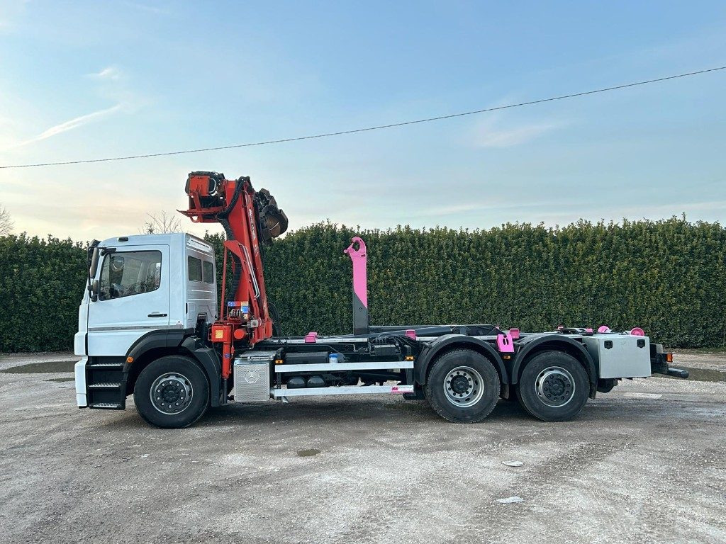 MERCEDES-BENZ MERCEDES AXOR 2533 SCARRABILE CON GRU E POLIPO - Hákový nosič kontajnerov: obrázok 5 MERCEDES-BENZ MERCEDES AXOR 2533 SCARRABILE CON GRU E POLIPO - Hákový nosič kontajnerov: obrázok 5