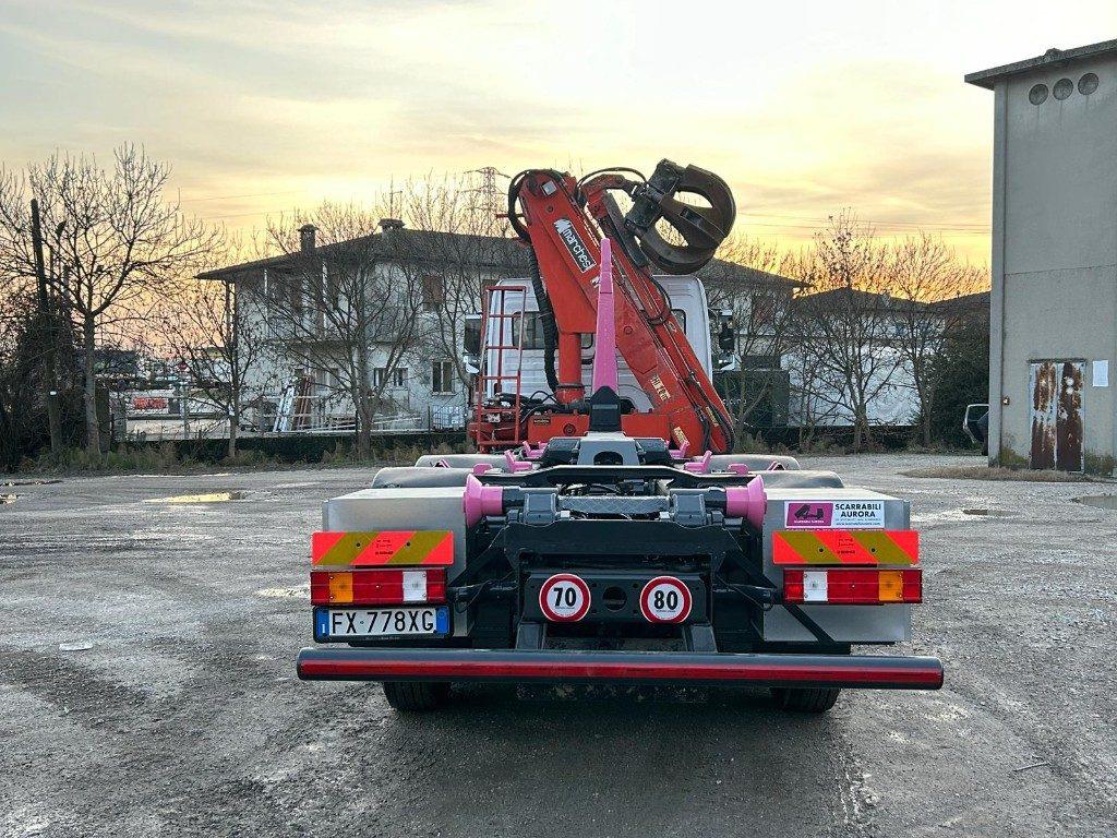 MERCEDES-BENZ MERCEDES AXOR 2533 SCARRABILE CON GRU E POLIPO - Hákový nosič kontajnerov: obrázok 4 MERCEDES-BENZ MERCEDES AXOR 2533 SCARRABILE CON GRU E POLIPO - Hákový nosič kontajnerov: obrázok 4