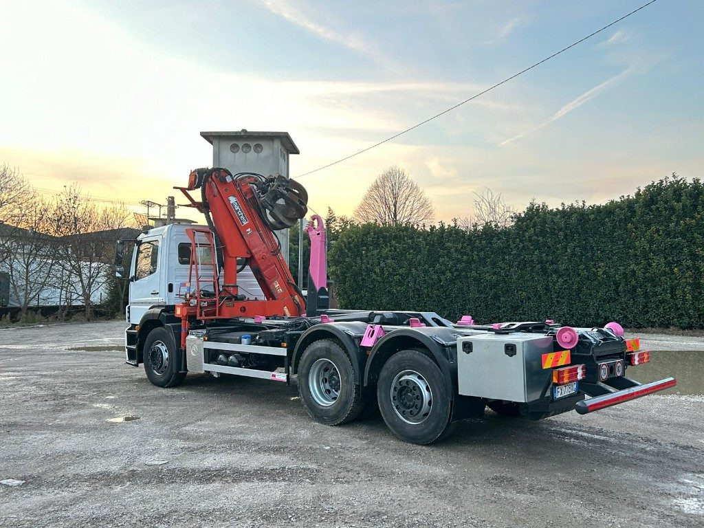 MERCEDES-BENZ MERCEDES AXOR 2533 SCARRABILE CON GRU E POLIPO - Hákový nosič kontajnerov: obrázok 3 MERCEDES-BENZ MERCEDES AXOR 2533 SCARRABILE CON GRU E POLIPO - Hákový nosič kontajnerov: obrázok 3