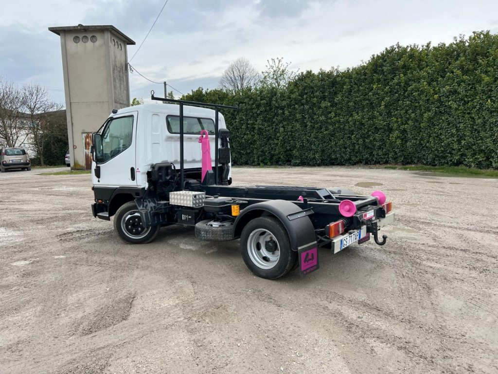 MITSUBISHI CANTER 3.0 SCARRABILE - Hákový nosič kontajnerov: obrázok 4 MITSUBISHI CANTER 3.0 SCARRABILE - Hákový nosič kontajnerov: obrázok 4