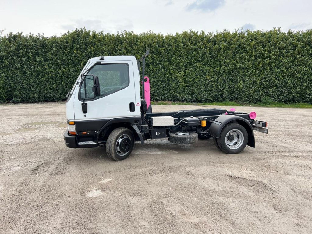 MITSUBISHI CANTER 3.0 SCARRABILE - Hákový nosič kontajnerov: obrázok 3 MITSUBISHI CANTER 3.0 SCARRABILE - Hákový nosič kontajnerov: obrázok 3