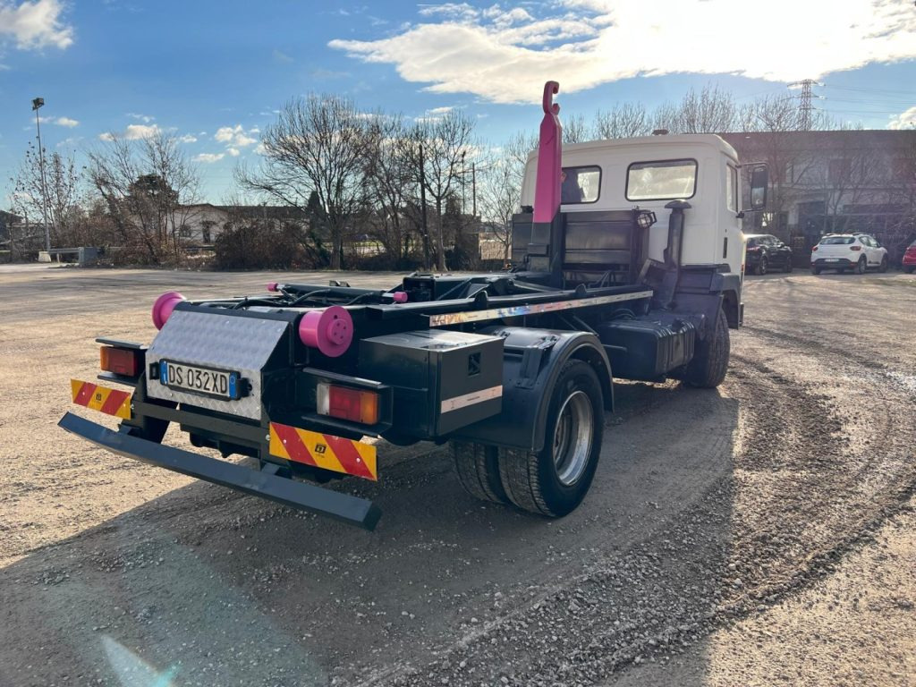 NISSAN 130/115 SCARRABILE - Hákový nosič kontajnerov: obrázok 4 NISSAN 130/115 SCARRABILE - Hákový nosič kontajnerov: obrázok 4