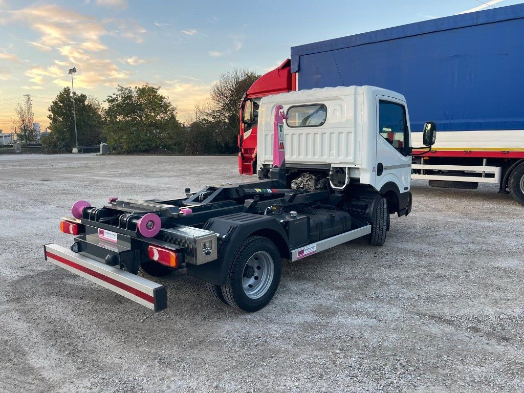 Hákový nosič kontajnerov NISSAN NT400 SCARRABILE PATENTE B: obrázok 11