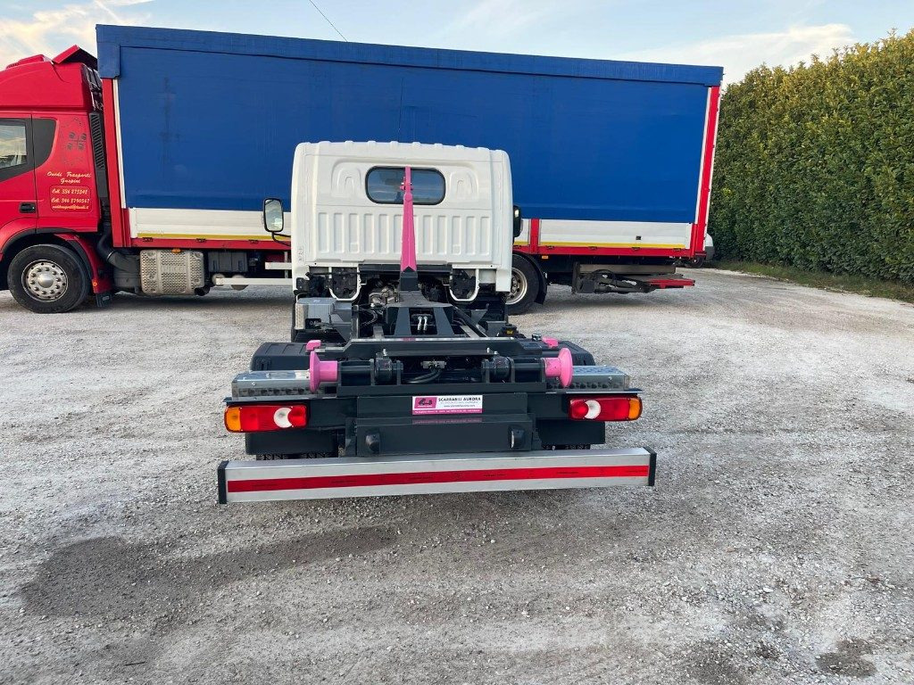 Hákový nosič kontajnerov NISSAN NT400 SCARRABILE PATENTE B: obrázok 8