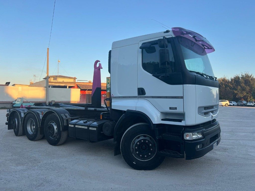 RENAULT 420 USATO SCARRABILE 8X2 - Hákový nosič kontajnerov: obrázok 5 RENAULT 420 USATO SCARRABILE 8X2 - Hákový nosič kontajnerov: obrázok 5