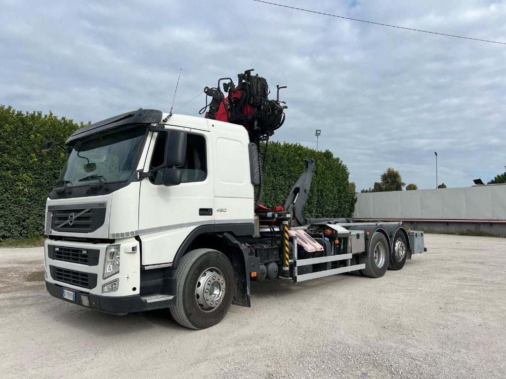 VOLVO FM11.450 SCARRABILE CON GRU - Hákový nosič kontajnerov: obrázok 1 VOLVO FM11.450 SCARRABILE CON GRU - Hákový nosič kontajnerov: obrázok 1